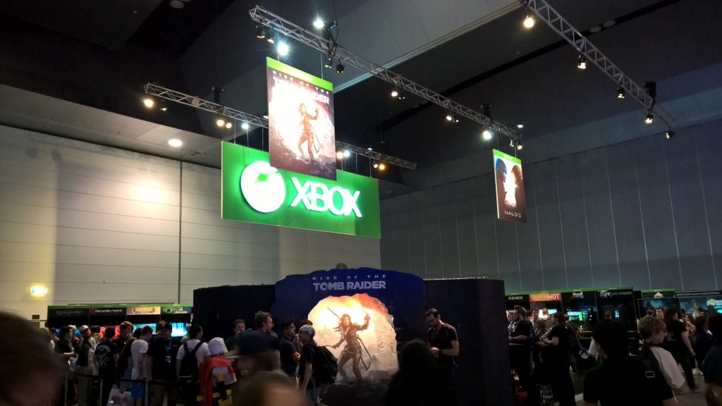 Despite the PlayStation presence, Xbox was still there pushing its own games.
